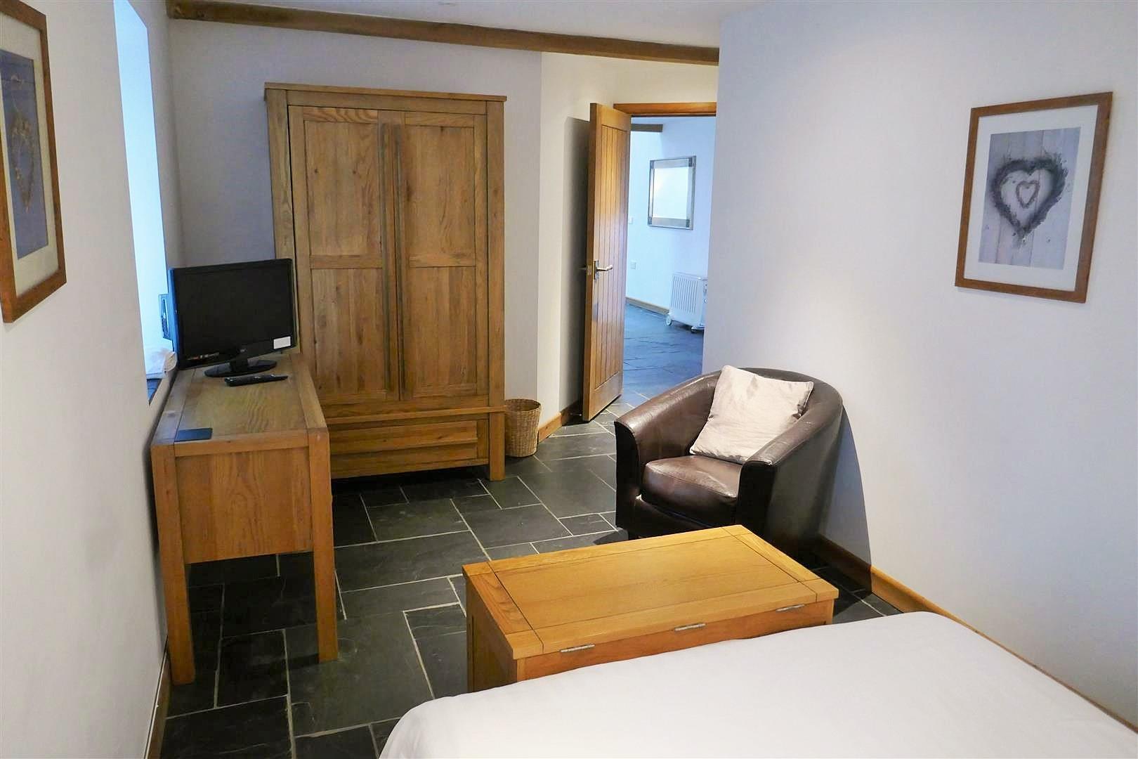 ANOTHER ROOM ASPECT